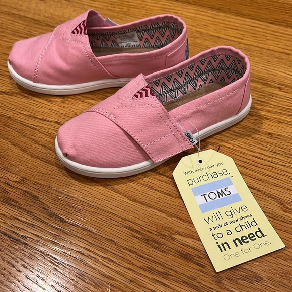 New in Box Toms Classic Canvas Slip-Ons - Size Tiny 11 - Picture 2 of 4